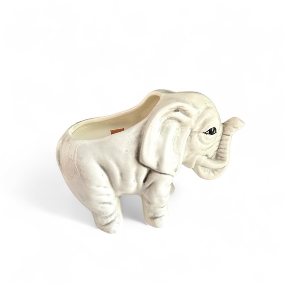 “CALI” Vintage White Ceramic Elephant Volcano Inspired Capri Blue Bougie Candle - Picture 3 of 7